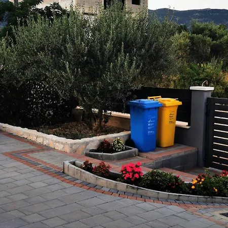Apartament House With Heated Pool & Jacuzzi *