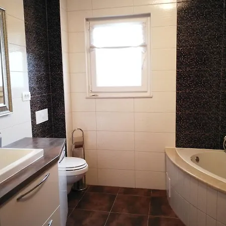 House With Heated Pool & Jacuzzi Apartament *