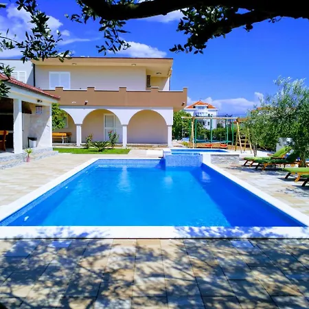 House With Heated Pool & Jacuzzi Apartament