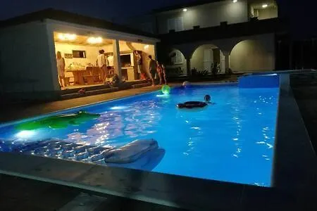 House With Heated Pool & Jacuzzi Apartment *