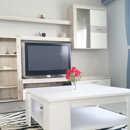 House With Heated Pool & Jacuzzi Apartman *
