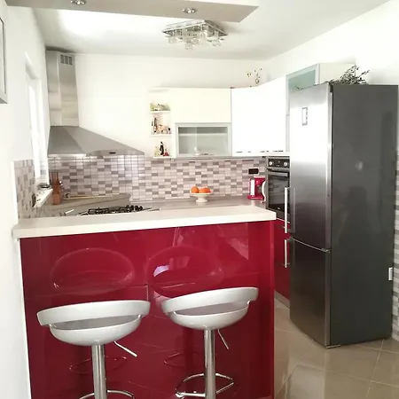 Apartman House With Heated Pool & Jacuzzi