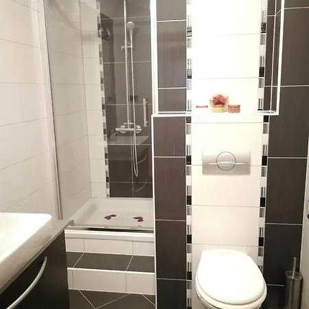 House With Heated Pool & Jacuzzi Kaštela