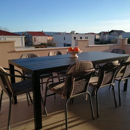 Apartman House With Heated Pool & Jacuzzi *