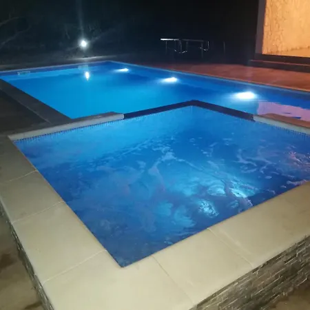 House With Heated Pool & Jacuzzi