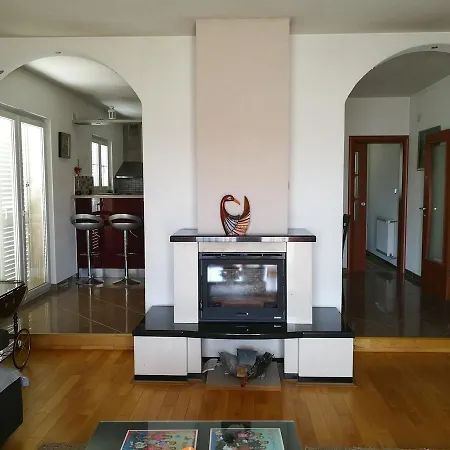 House With Heated Pool & Jacuzzi Apartman *
