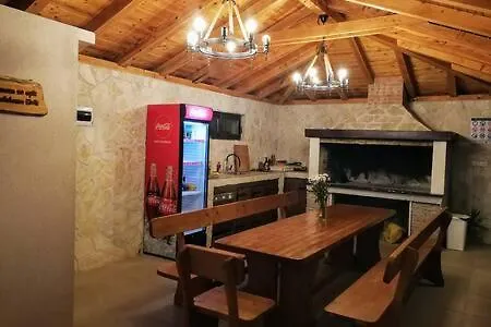 House With Heated Pool & Jacuzzi Apartman Kaštela